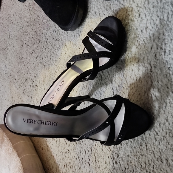 Heels - Picture 5 of 8